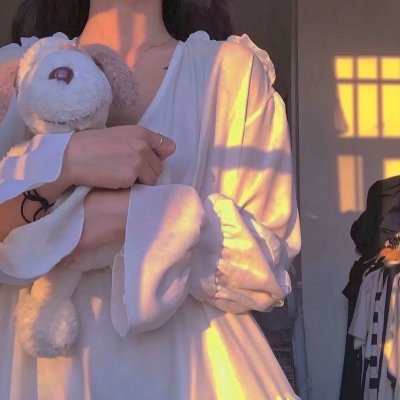 冰山美女反派我抱走咯